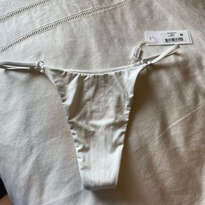 NEW Frankies Bikinis Sadie Bottom in White Size: M